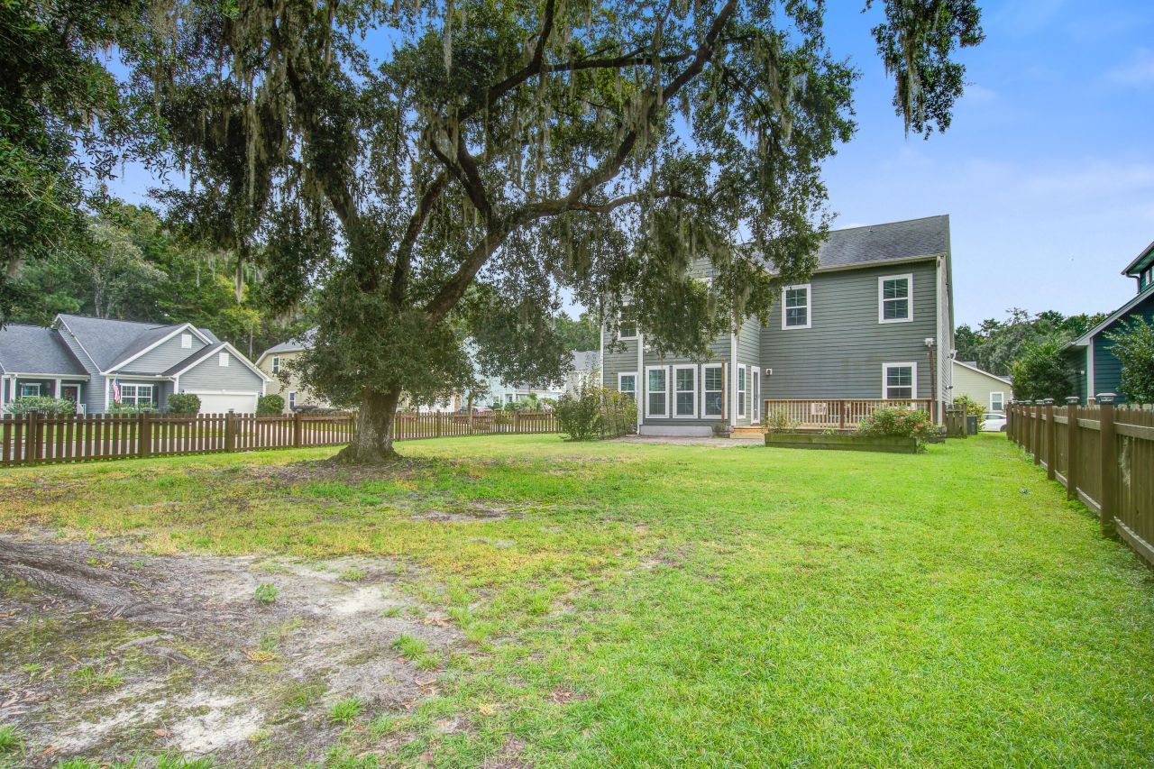 202 Center Hill Court Photo 38