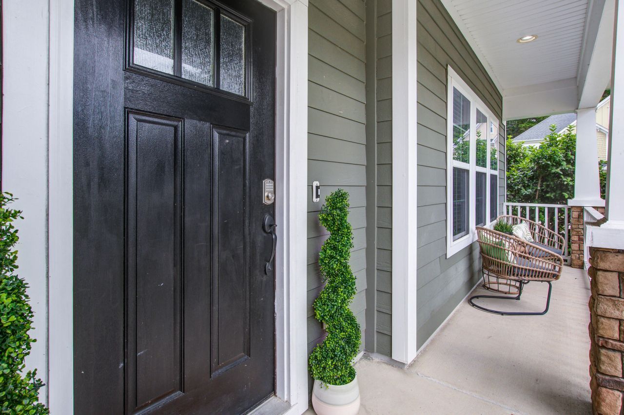 202 Center Hill Court Photo 4