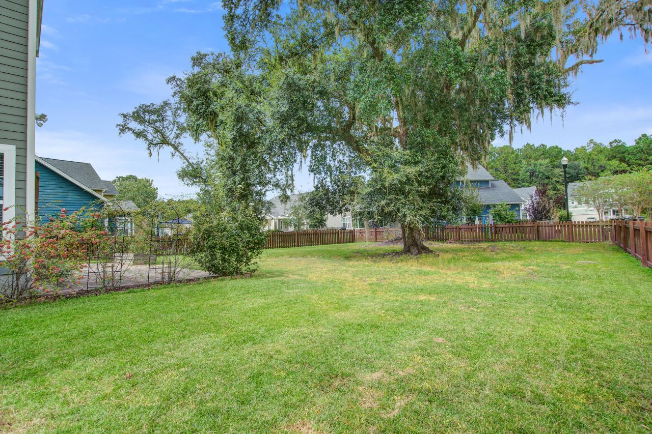 202 Center Hill Court Photo 40