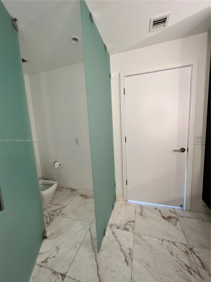 851 NE 1st Ave, Unit 1208, Miami, FL 33132 Photo