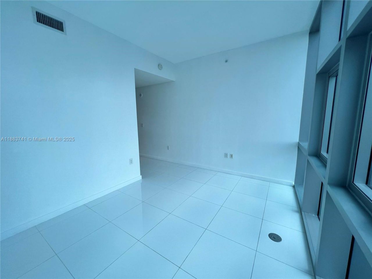 851 NE 1st Ave, Unit 1208, Miami, FL 33132 Photo