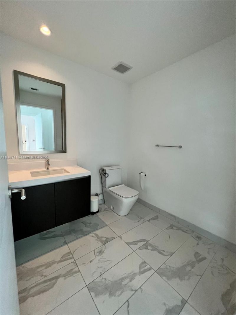 851 NE 1st Ave, Unit 1208, Miami, FL 33132 Photo