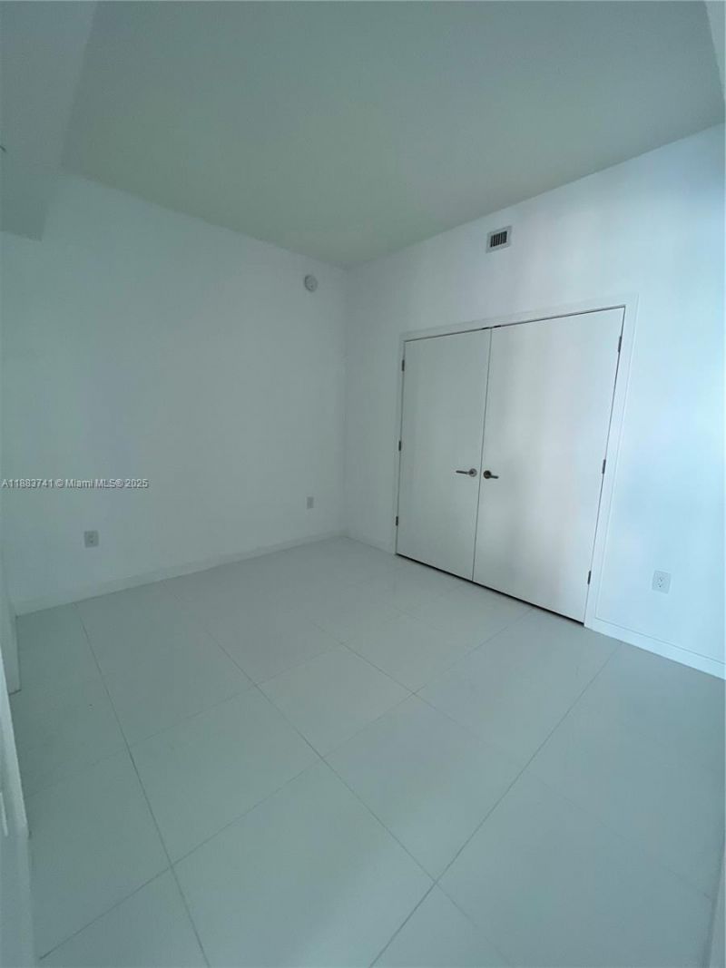 851 NE 1st Ave, Unit 1208, Miami, FL 33132 Photo
