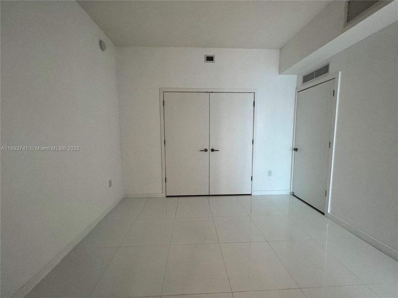 851 NE 1st Ave, Unit 1208, Miami, FL 33132 Photo