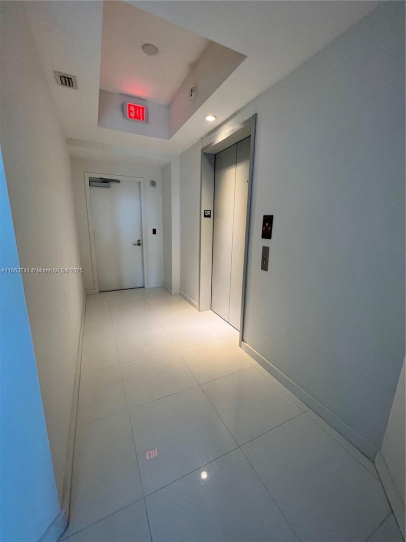 851 NE 1st Ave, Unit 1208, Miami, FL 33132 Photo