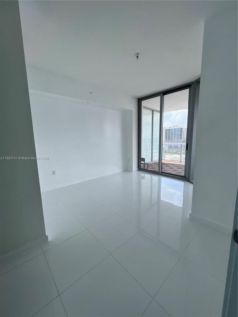 851 NE 1st Ave, Unit 1208, Miami, FL 33132 Photo