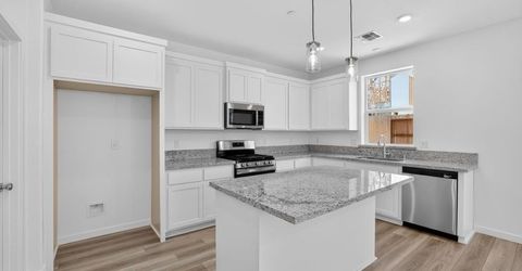 9747 Jeff Handy Dr, Sacramento, CA 95829 Photo