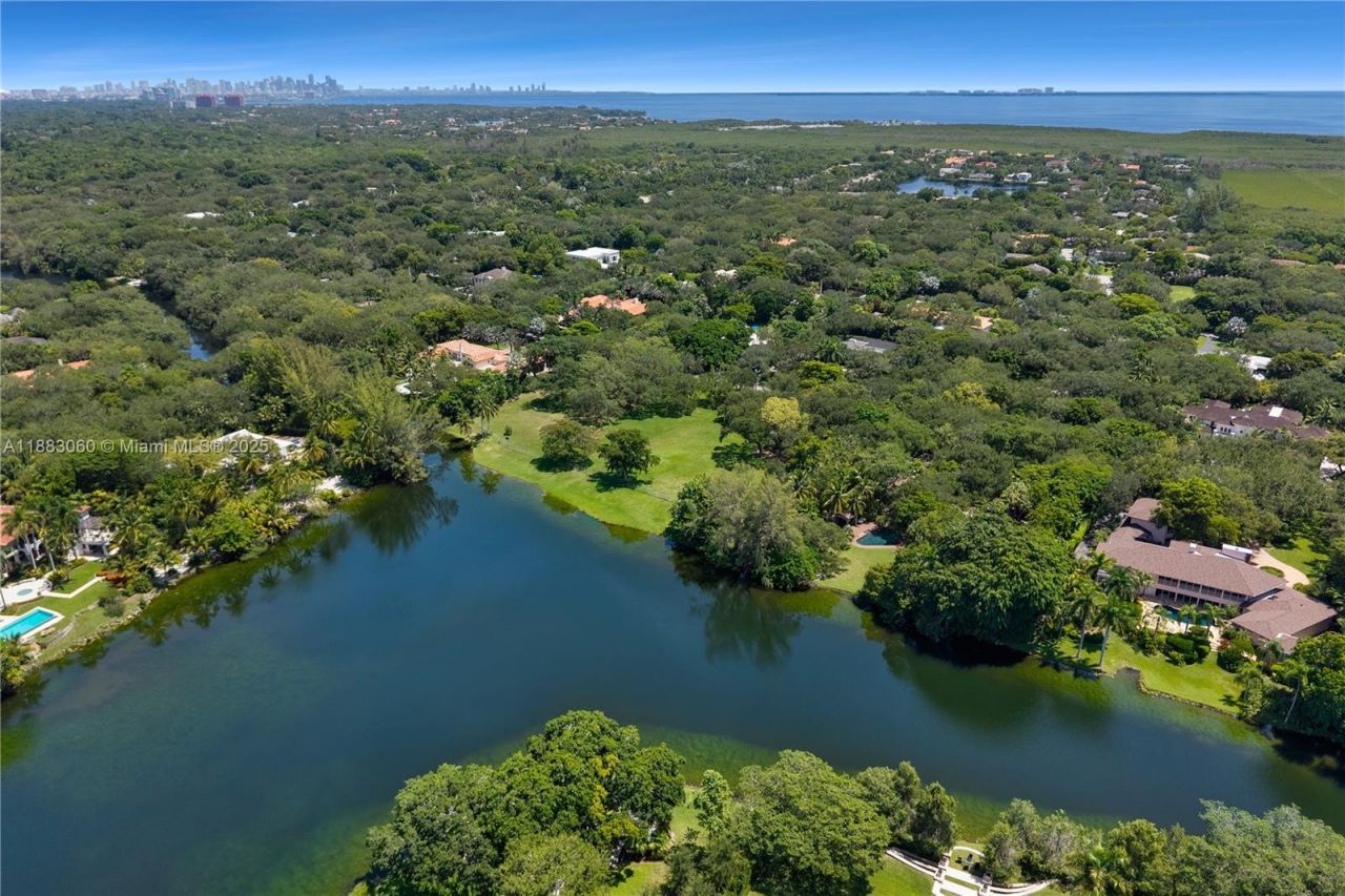 10600 Lakeside Dr, Coral Gables, FL 33156 Photo