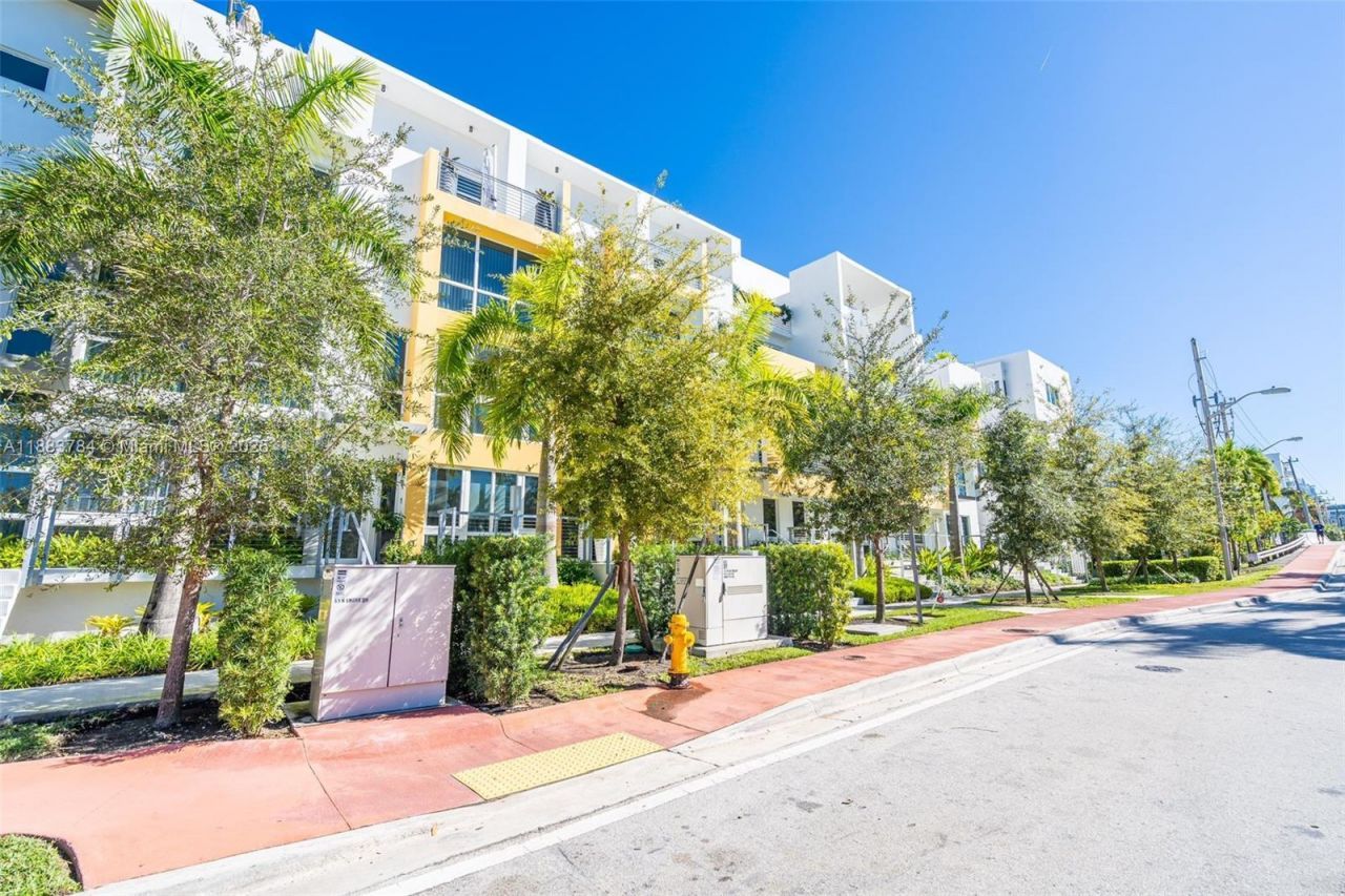 65 N Shore Dr, Unit 31C, Miami Beach, FL 33141 Photo