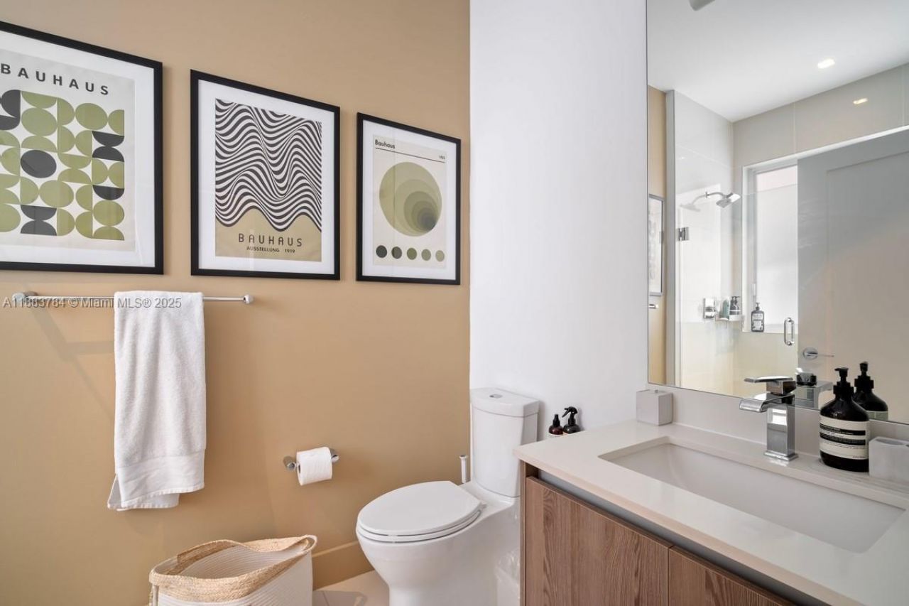 65 N Shore Dr, Unit 31C, Miami Beach, FL 33141 Photo