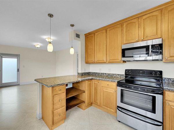 410 SW 15th Street, Unit 106, Pompano Beach, FL 33060