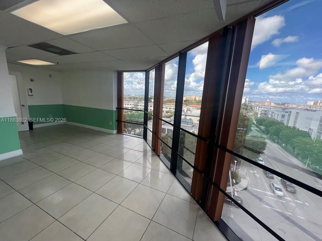 4445 W 16th Ave, Unit 605, Hialeah, FL 33012 Photo