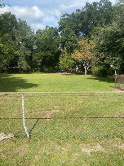 736 Kent Street Photo 2