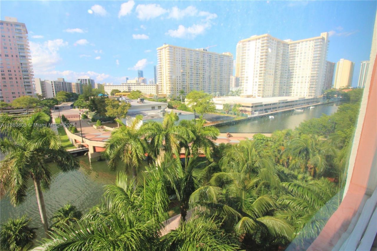 17150 N Bay Rd, Unit 2612, Sunny Isles Beach, FL 33160 Photo