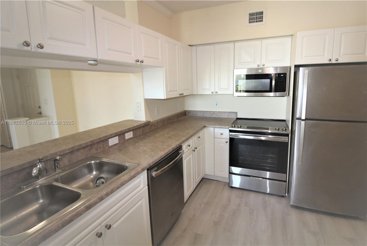 17150 N Bay Rd, Unit 2612, Sunny Isles Beach, FL 33160 Photo