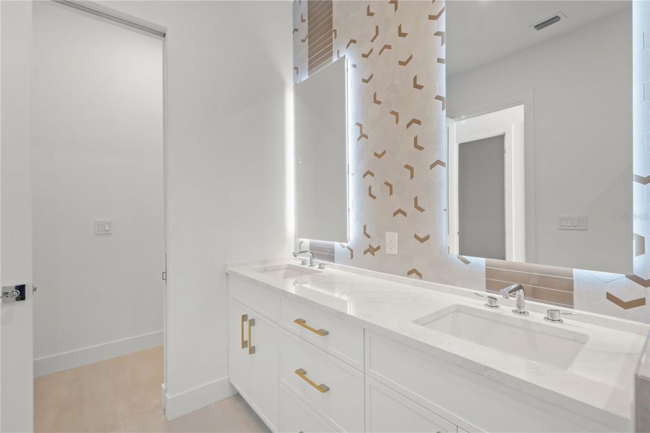 1648 Bonita Lane, Sarasota, FL 34239 Photo