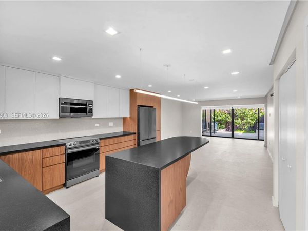 2211 NE 122nd St, Unit 2211, North Miami, FL 33181