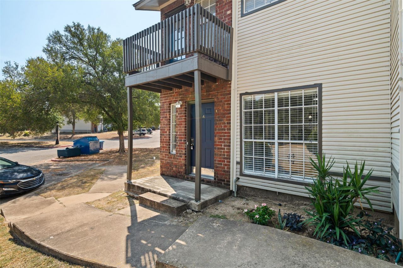 1806 River Crossing Cr Cir, Unit A, Austin, TX 78741 Main Photo