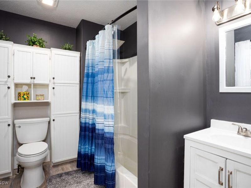 3990 Edison Street NE, Hartville, OH 44632 Photo 11