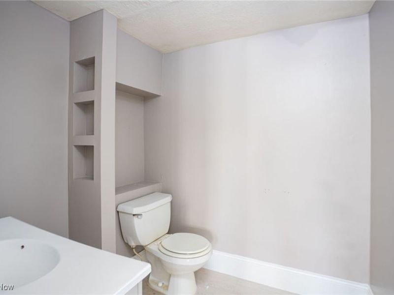 3990 Edison Street NE, Hartville, OH 44632 Photo 19