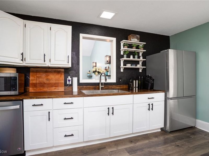 3990 Edison Street NE, Hartville, OH 44632 Photo 5