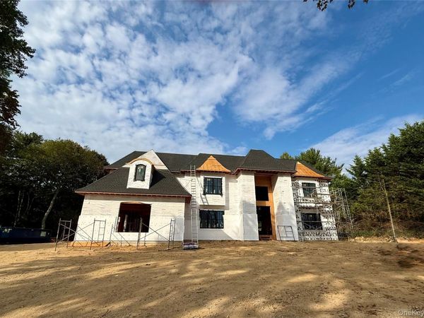 4 Highfield Drive, Dix Hills, NY 11746