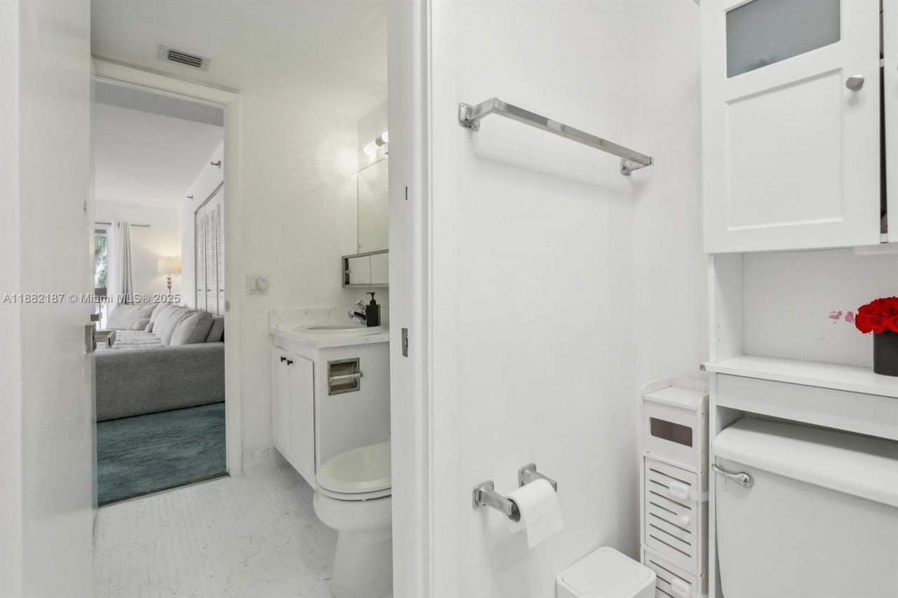 1345 West Avenue, Unit 304, Miami Beach, FL 33139 Photo