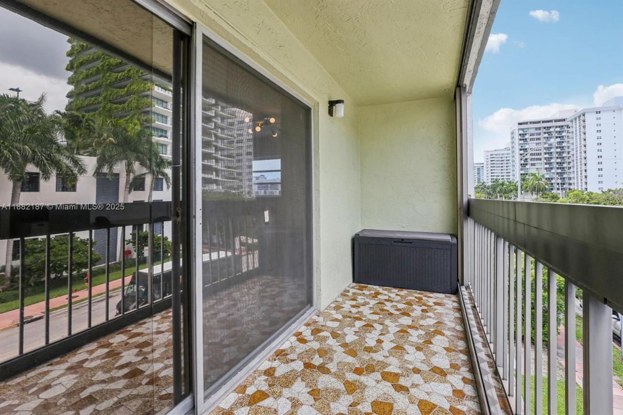 1345 West Avenue, Unit 304, Miami Beach, FL 33139 Photo