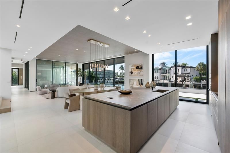 2880 NE 28th St, Fort Lauderdale, FL 33306 Photo