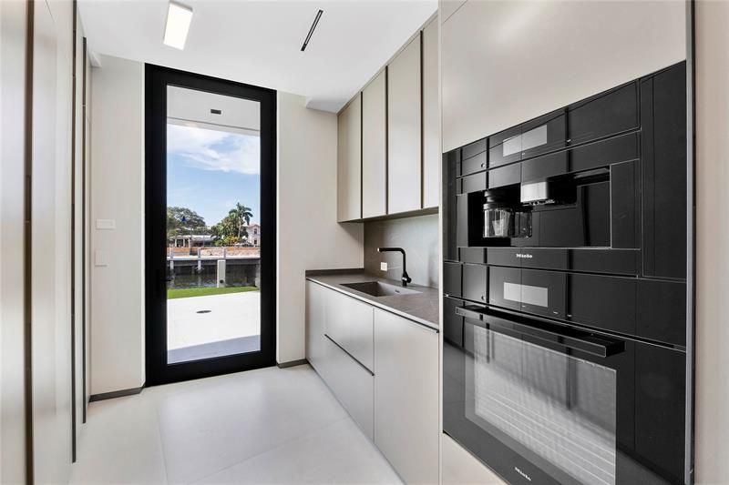 2880 NE 28th St, Fort Lauderdale, FL 33306 Photo