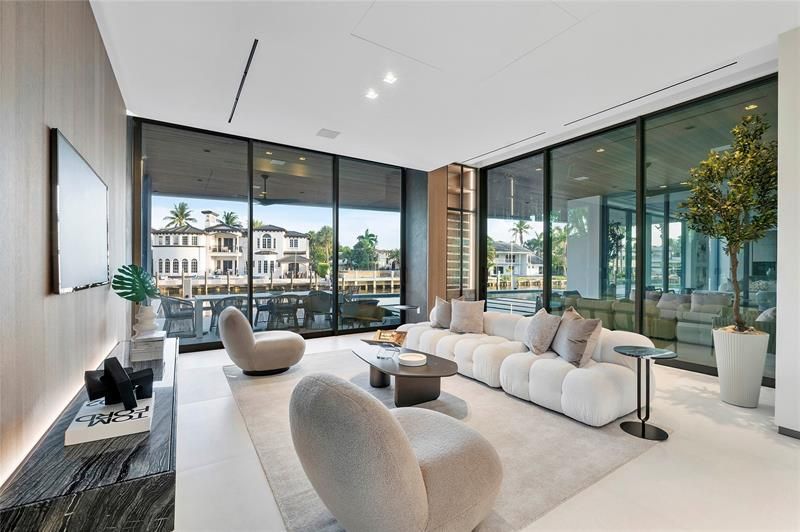 2880 NE 28th St, Fort Lauderdale, FL 33306 Photo