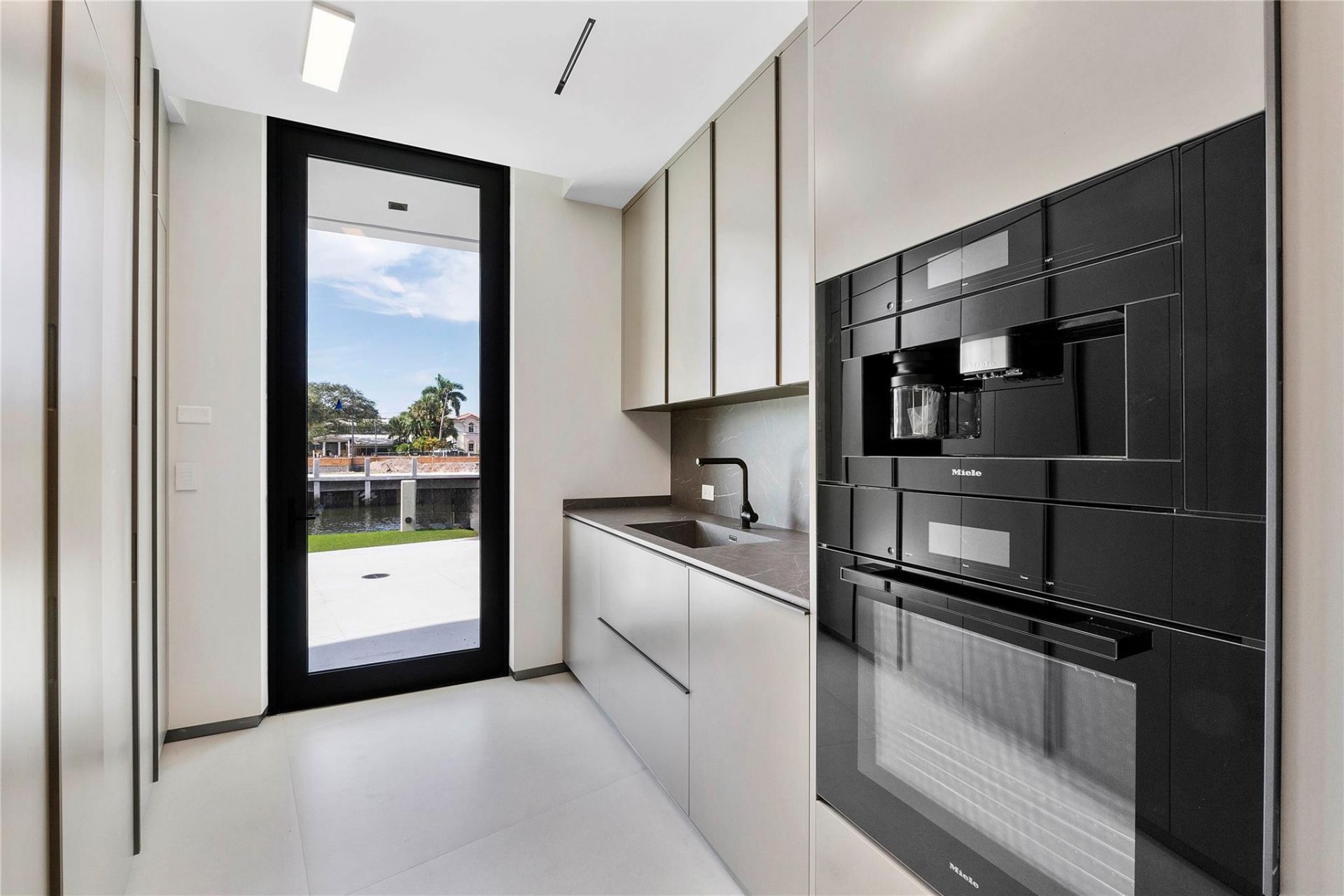 2880 NE 28th Street, Fort Lauderdale, FL 33306 Photo