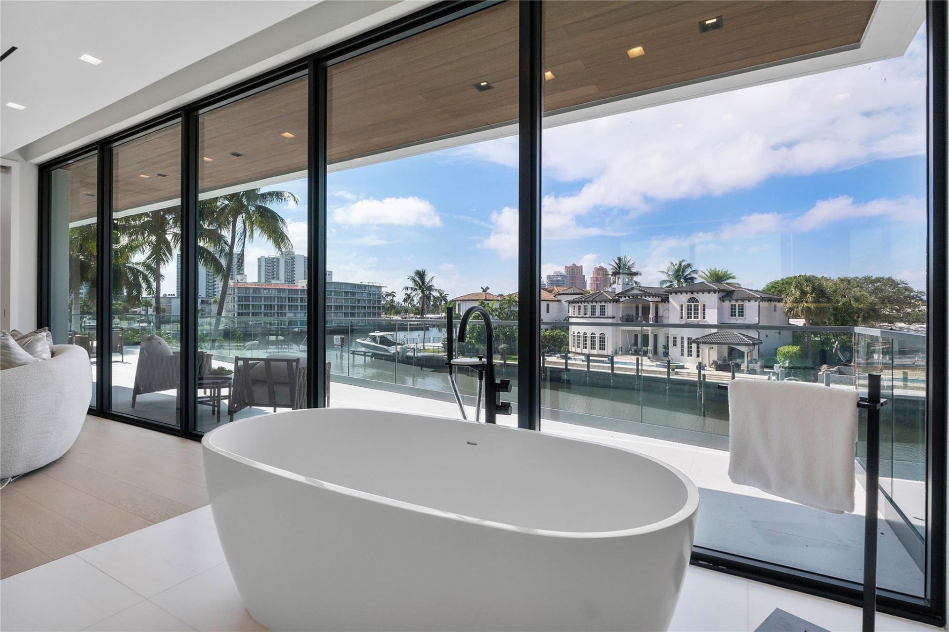 2880 NE 28th Street, Fort Lauderdale, FL 33306 Photo