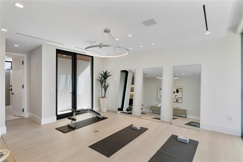 2880 NE 28th St, Fort Lauderdale, FL 33306 Photo