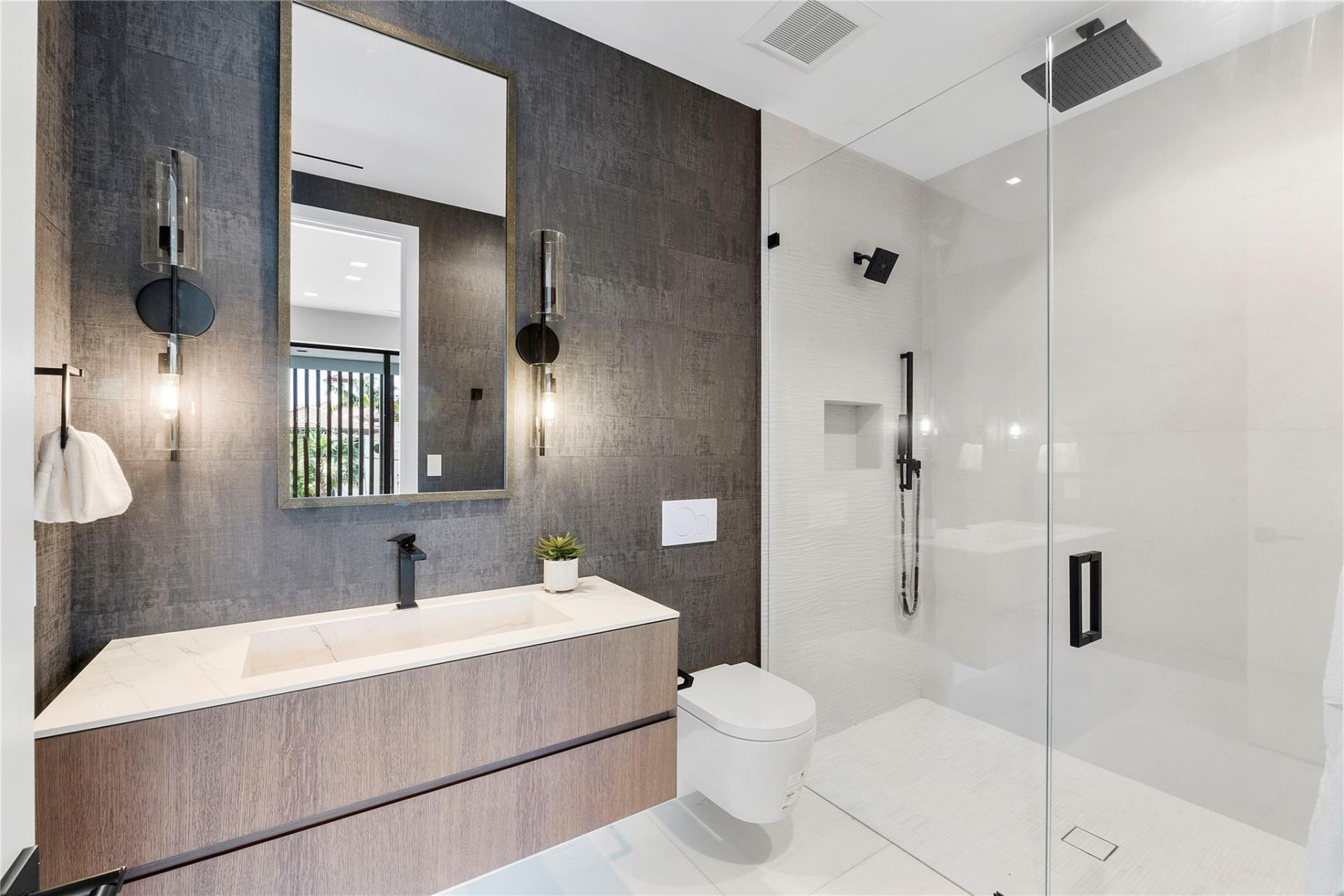 2880 NE 28th Street, Fort Lauderdale, FL 33306 Photo