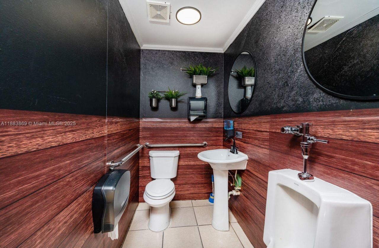 6746 W Flagler St, Miami, FL 33144 Photo