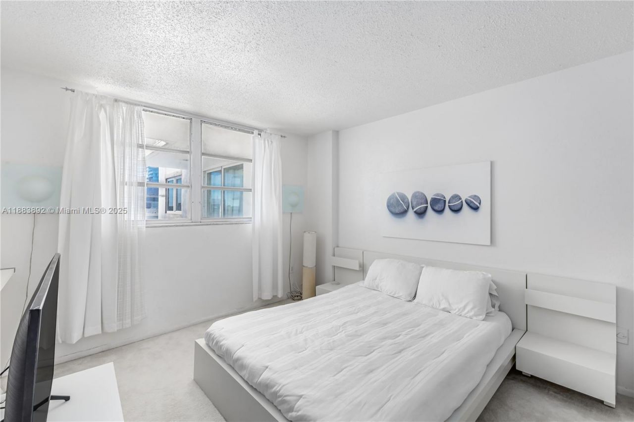 345 Ocean Dr, Unit 707, Miami Beach, FL 33139 Photo
