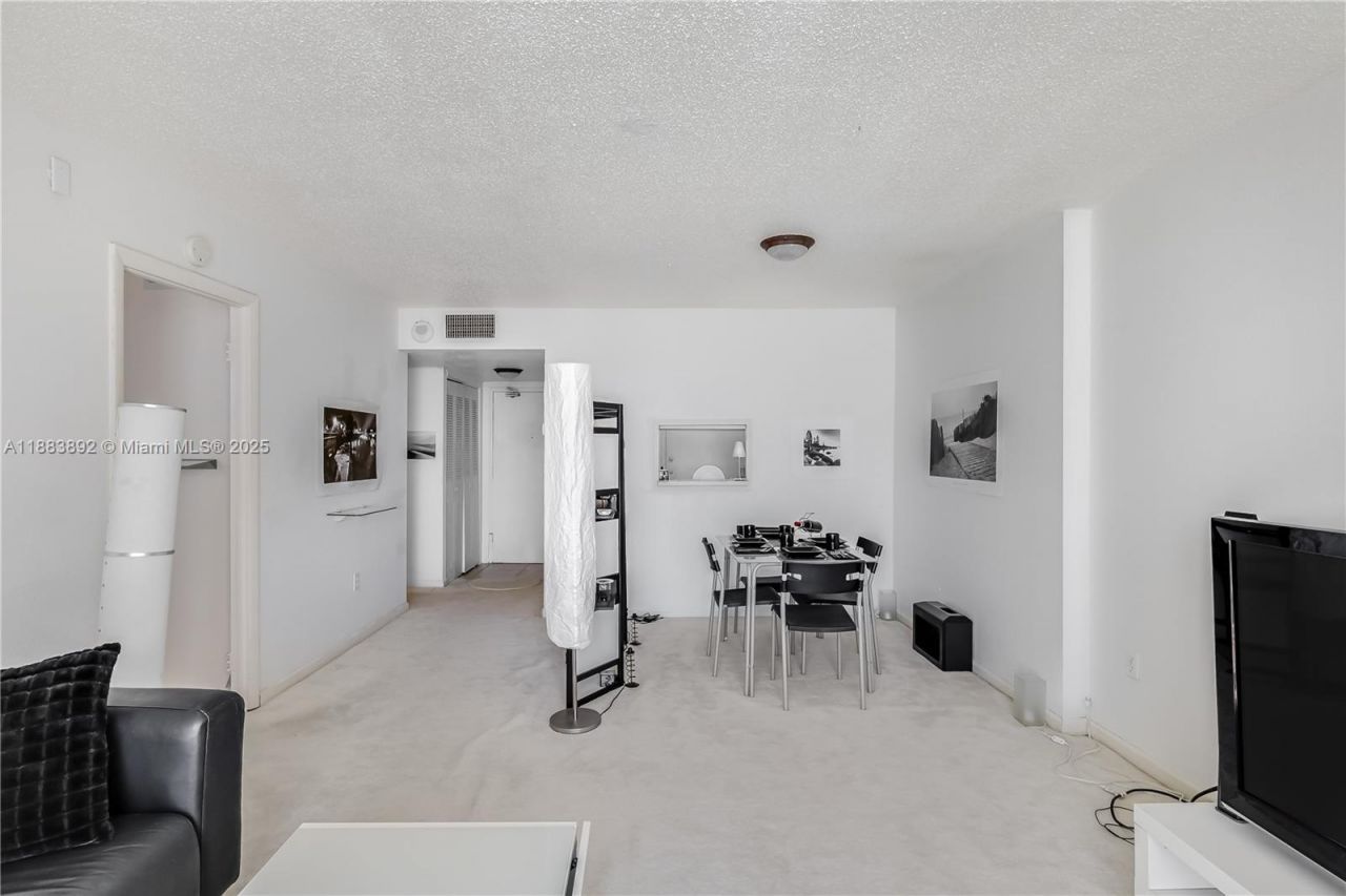 345 Ocean Dr, Unit 707, Miami Beach, FL 33139 Photo