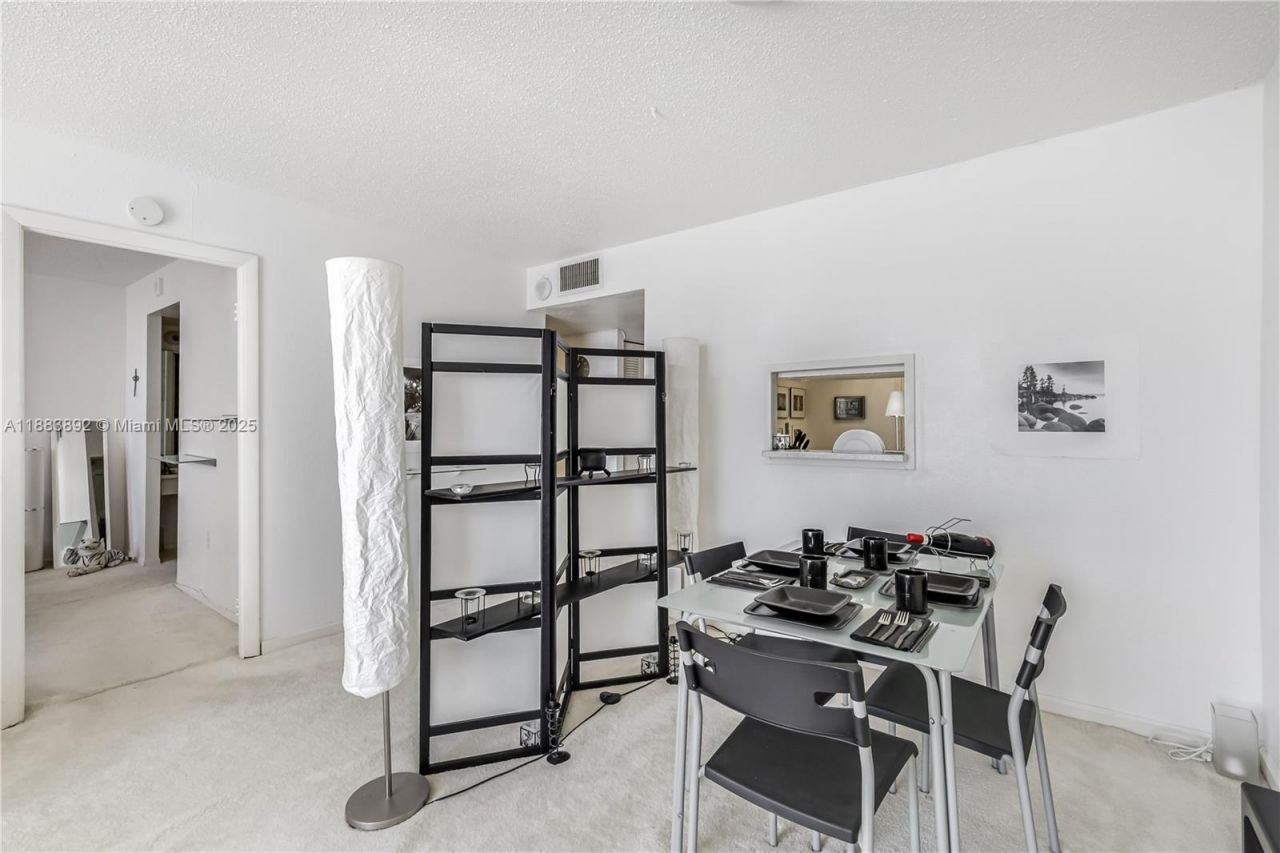 345 Ocean Dr, Unit 707, Miami Beach, FL 33139 Photo