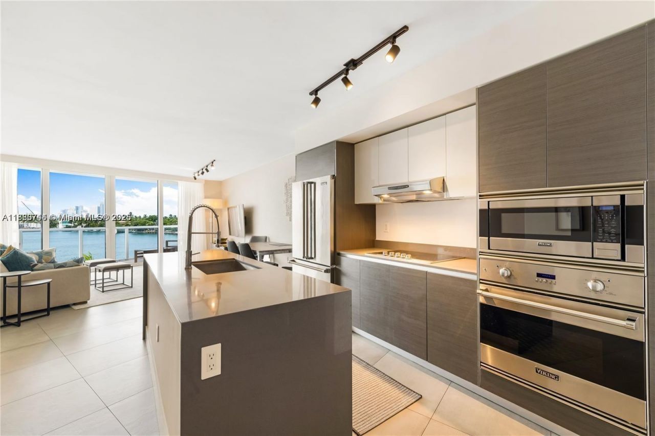 9821 E Bay Harbor Dr, Unit 503, Bay Harbor Islands, FL 33154 Photo