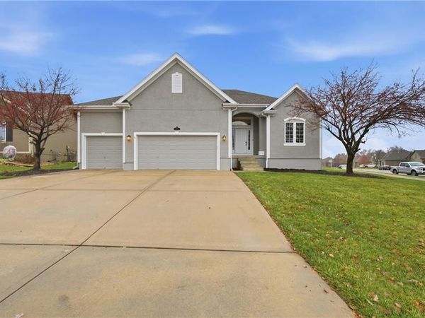 14650 S Glen Eyrie Street, Olathe, KS 66061