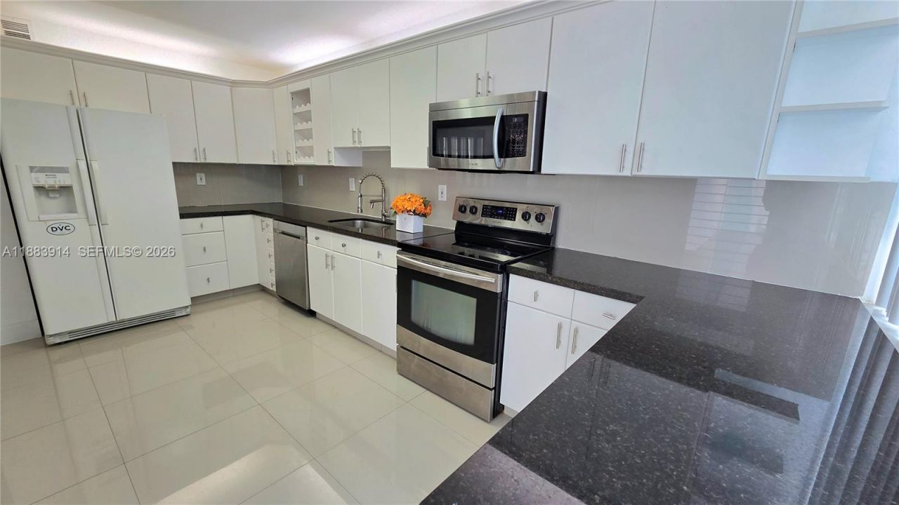 18051 Biscayne Blvd, Unit 1204, Aventura, FL 33160 Photo