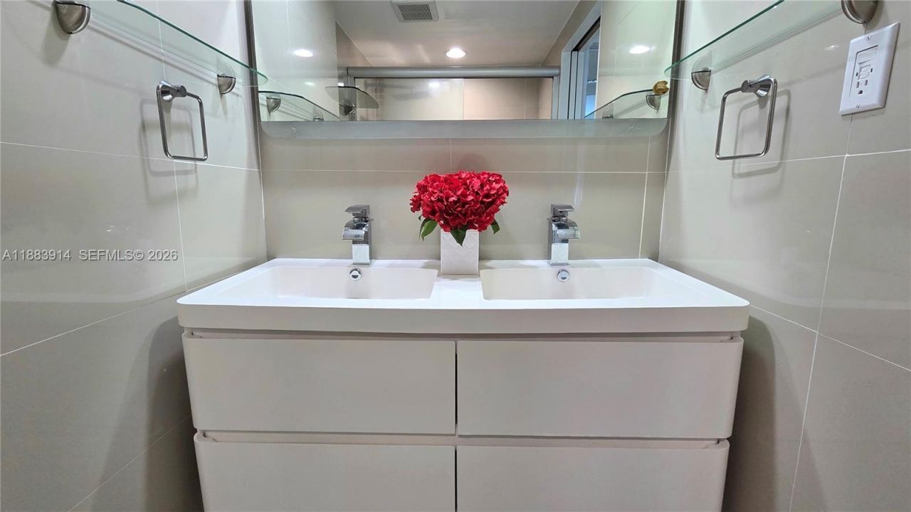 18051 Biscayne Blvd, Unit 1204, Aventura, FL 33160 Photo