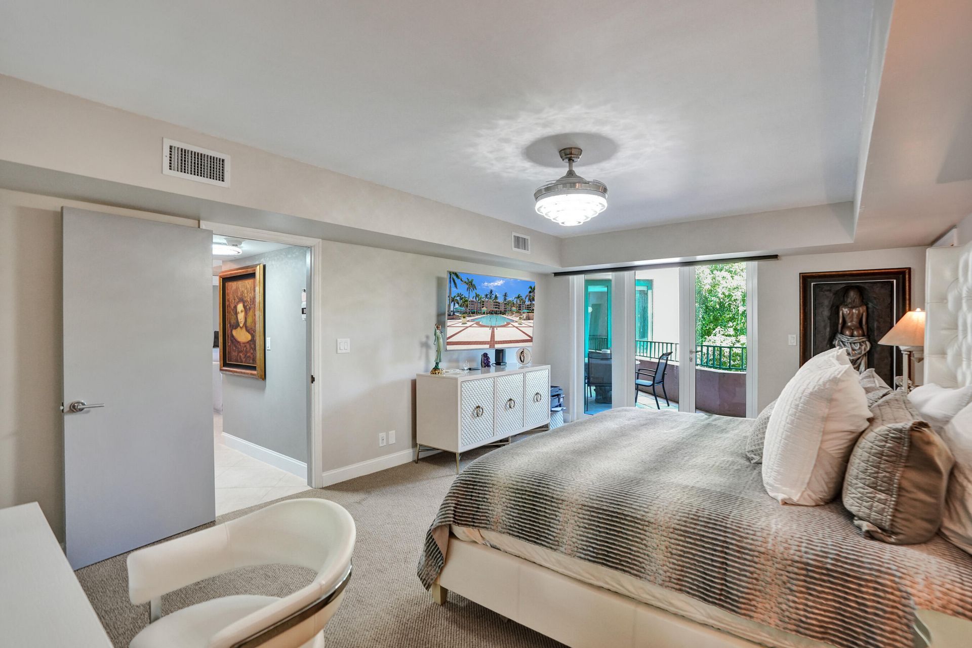 100 SE 5th Avenue, Unit 406, Boca Raton, FL 33432 Photo