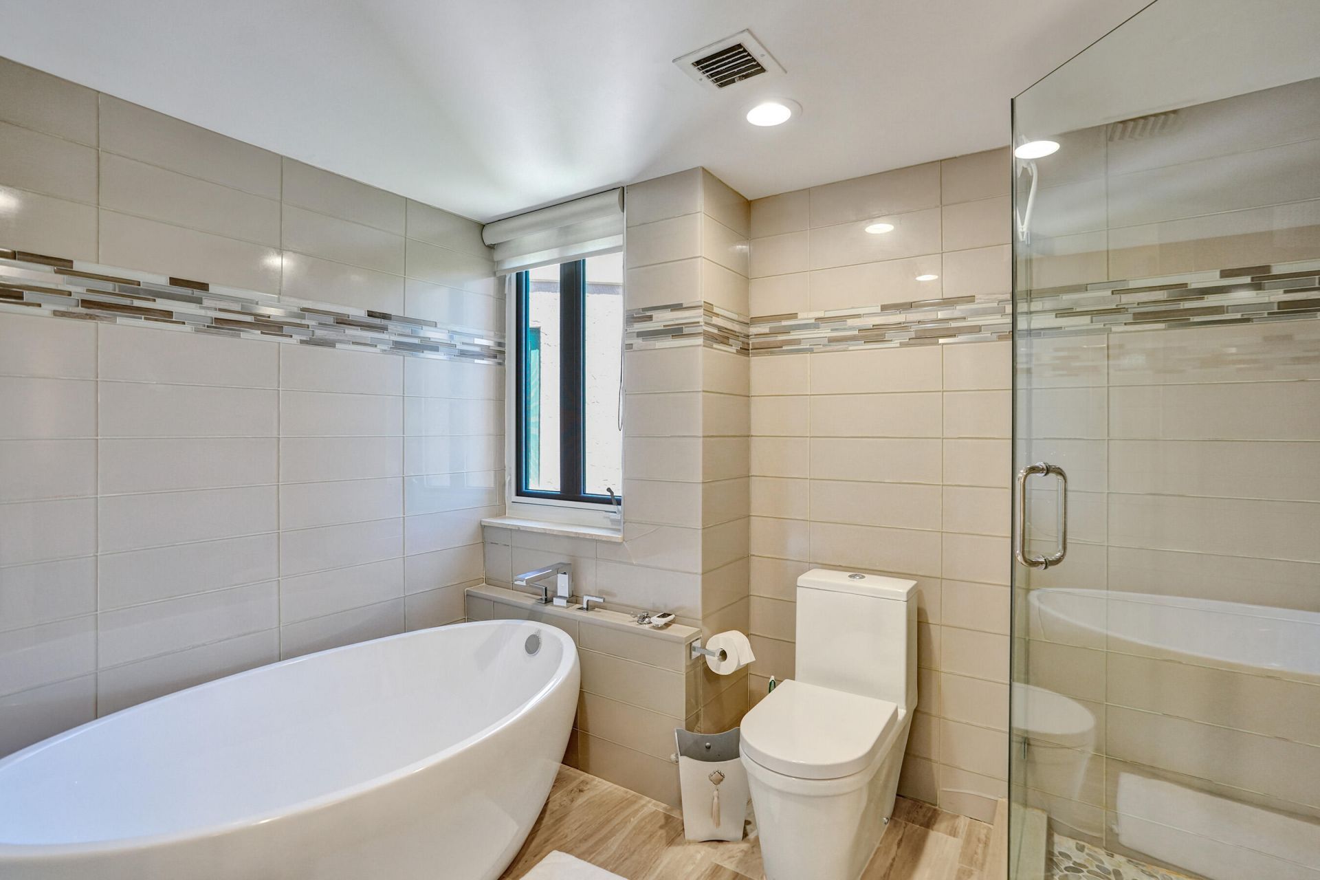 100 SE 5th Avenue, Unit 406, Boca Raton, FL 33432 Photo