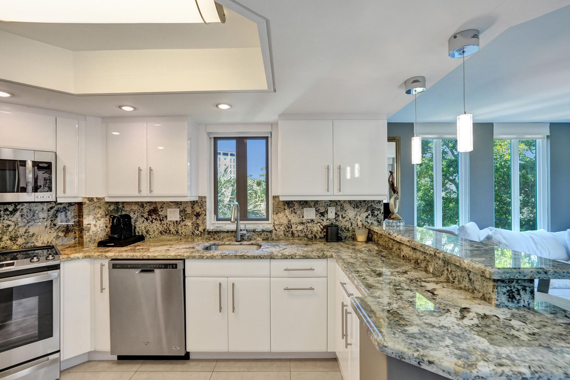 100 SE 5th Avenue, Unit 406, Boca Raton, FL 33432 Photo