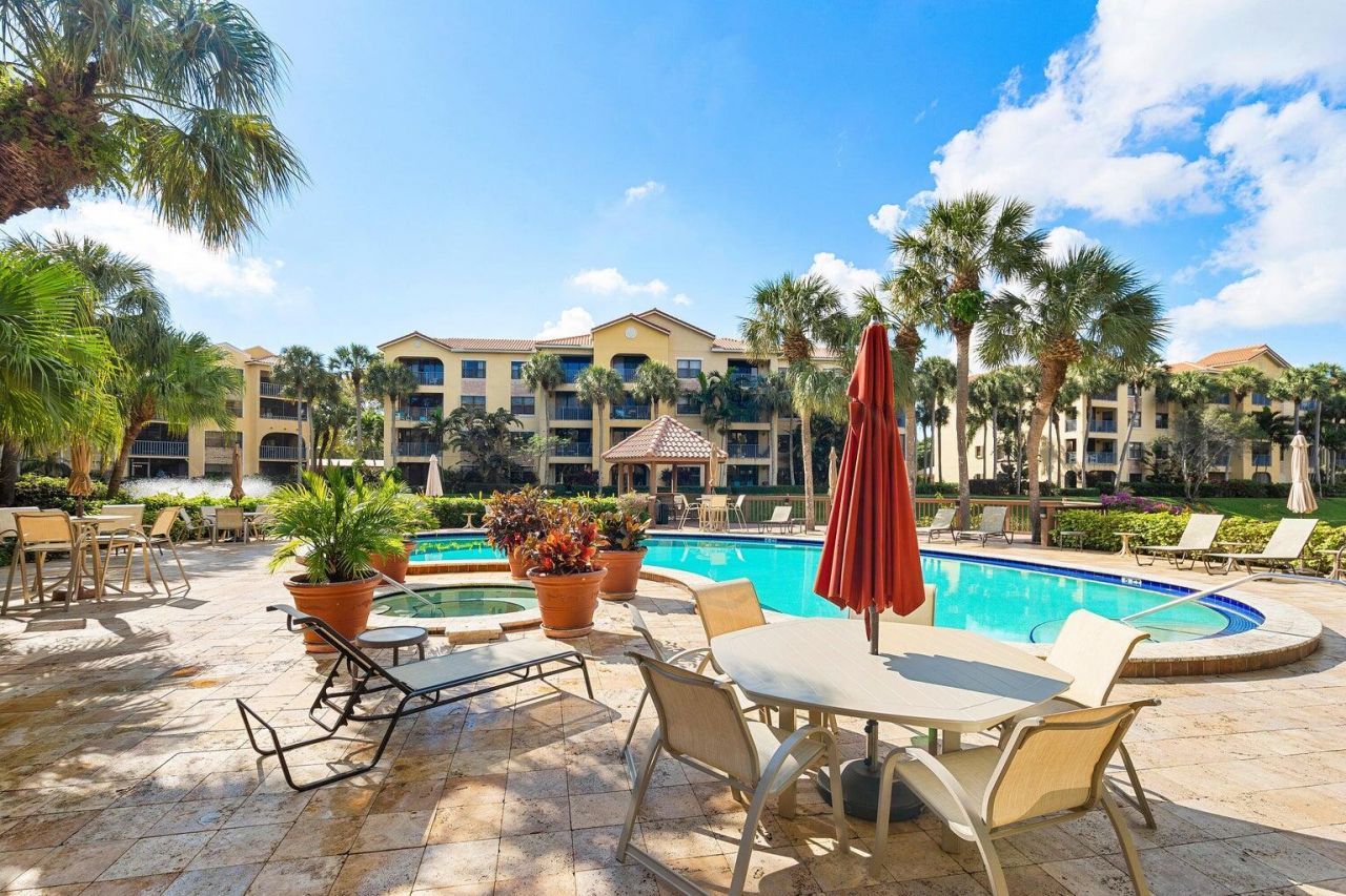 700 Uno Lago Drive, Unit 303, Juno Beach, FL 33408 Photo