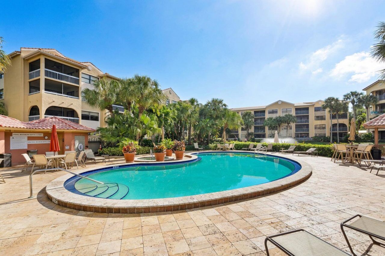 700 Uno Lago Drive, Unit 303, Juno Beach, FL 33408 Photo