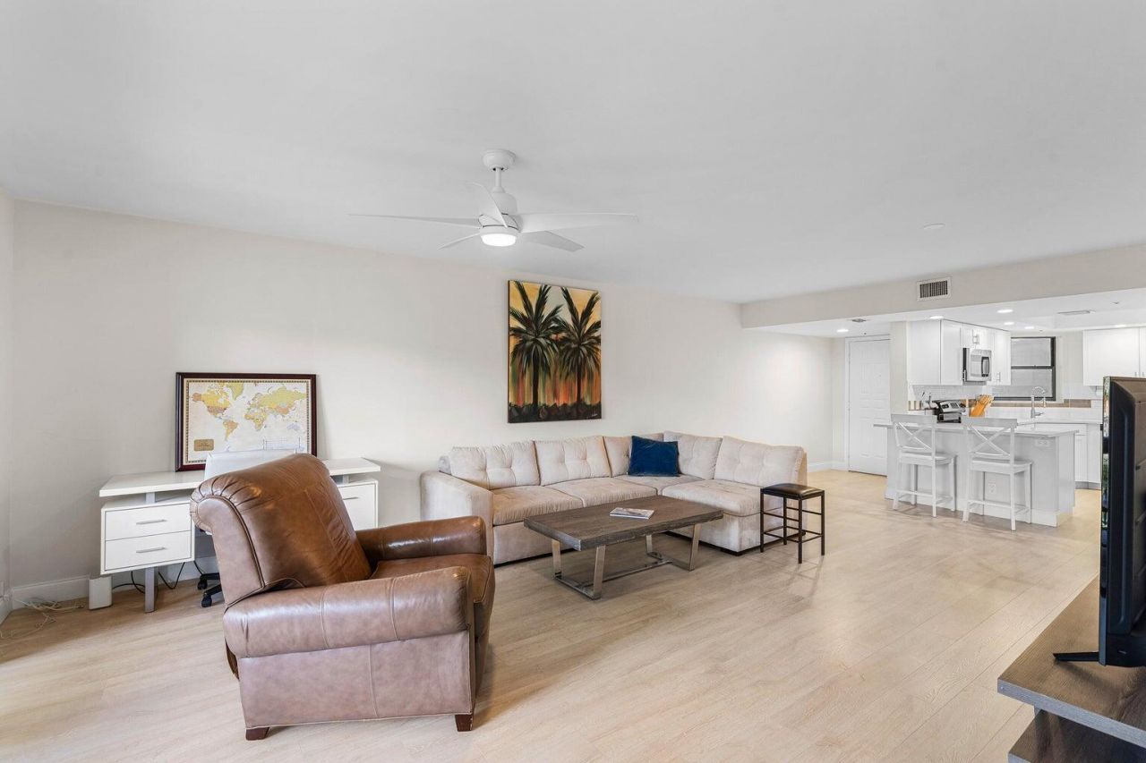 700 Uno Lago Drive, Unit 303, Juno Beach, FL 33408 Photo