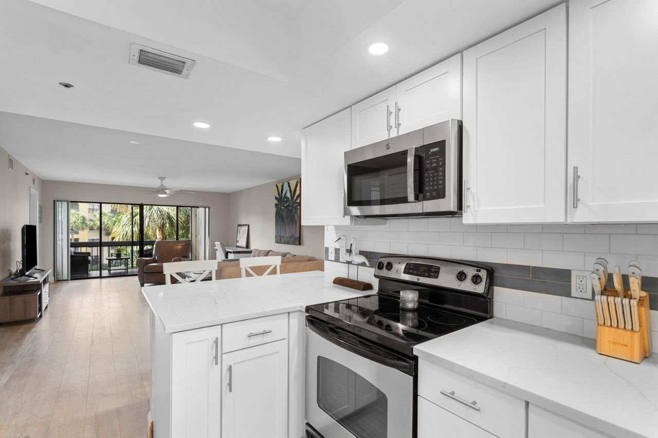 700 Uno Lago Drive, Unit 303, Juno Beach, FL 33408 Photo